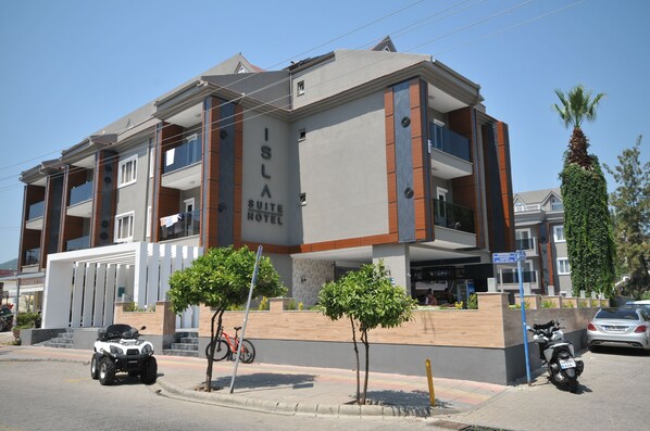 A modern hotel building with a sign reading "ISLA SUITE HOTEL". - Isla Apartments (Marmaris)