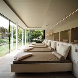 Area per trattamenti esterna, sauna, vasca idromassaggio, bagno turco