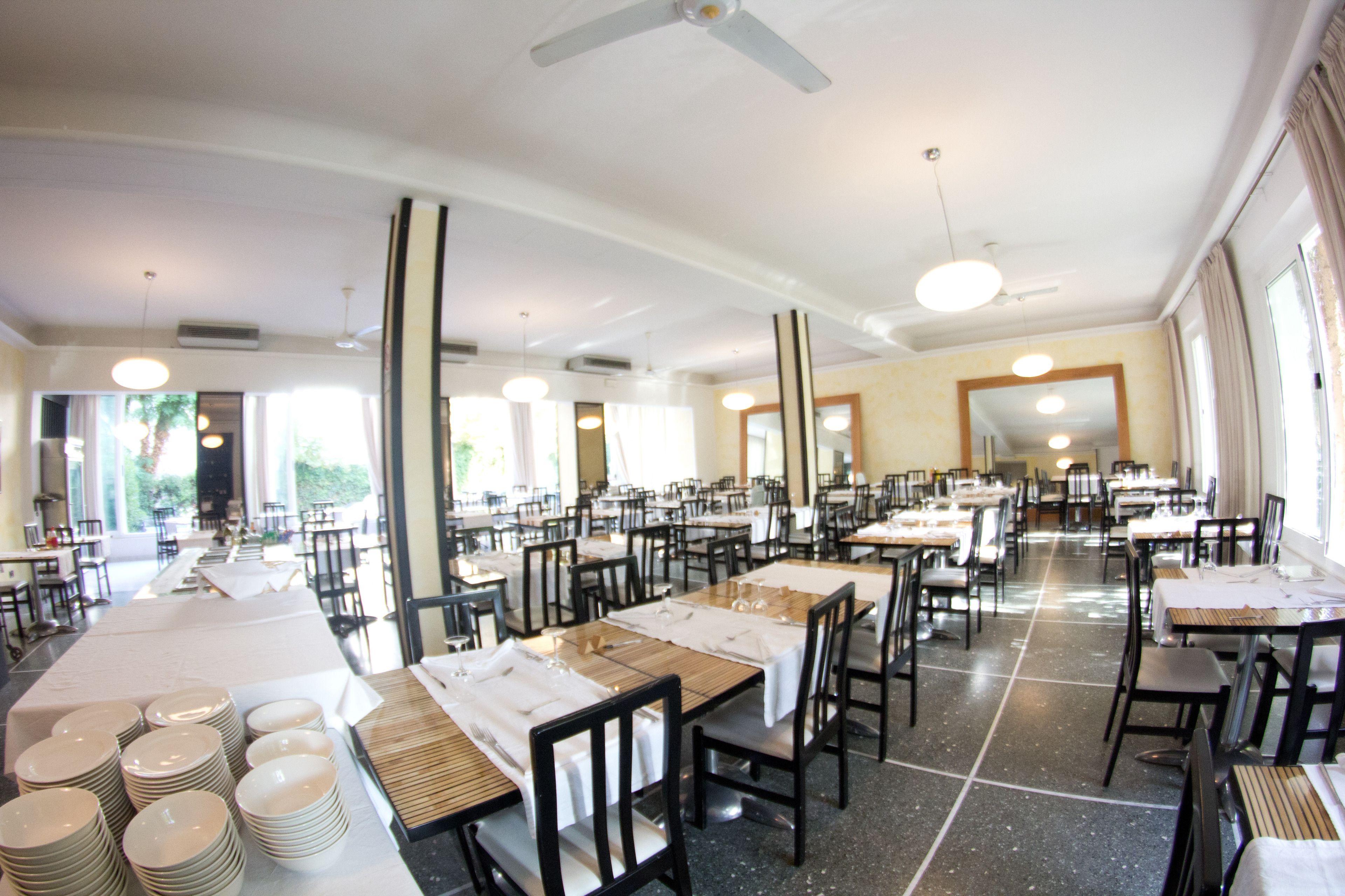 lunch and dinner served, italian cuisine