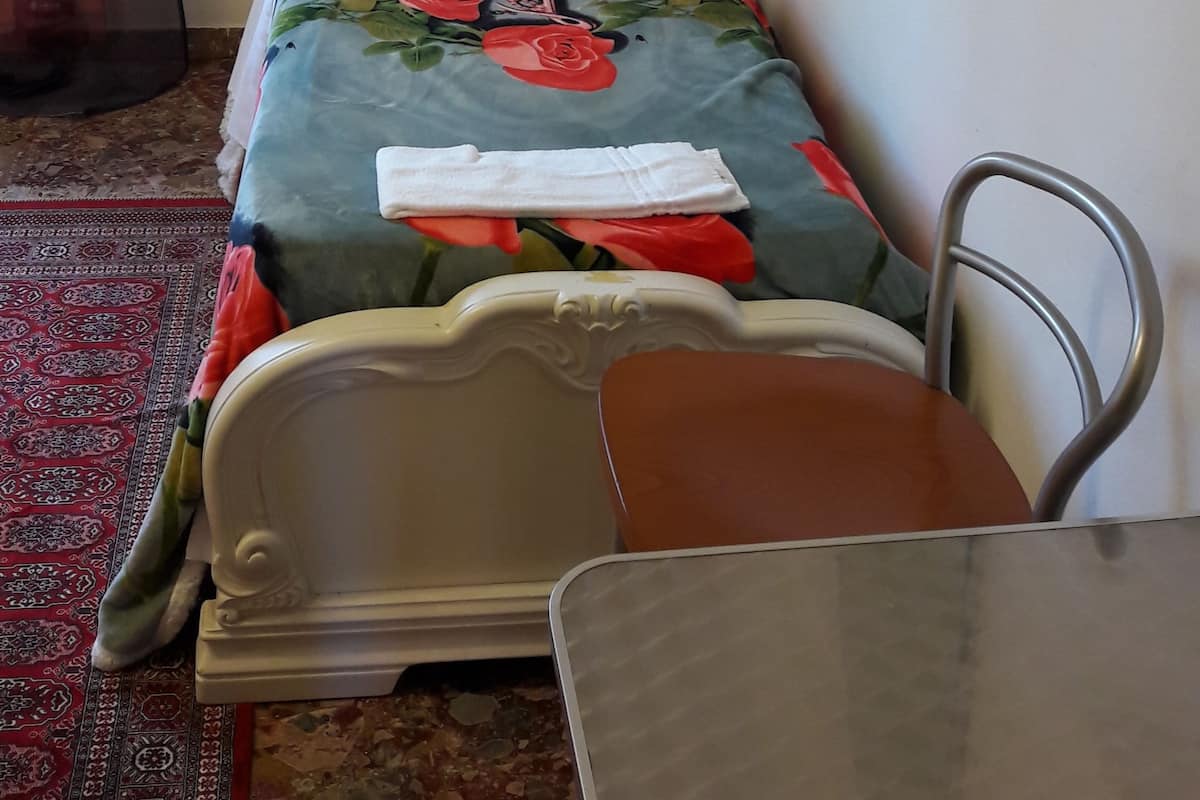 Chambre Triple Standard, salle de bains privée, cÎté jardin | Lits bébé (en supplément), lits pliants/supplémentaires, Wi-Fi gratuit