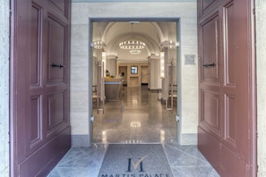 A grand entrance with a marble floor and a sign reading "Martis Palace." - Martis Palace Hotel (Rome)