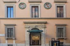 Entrada al alojamiento