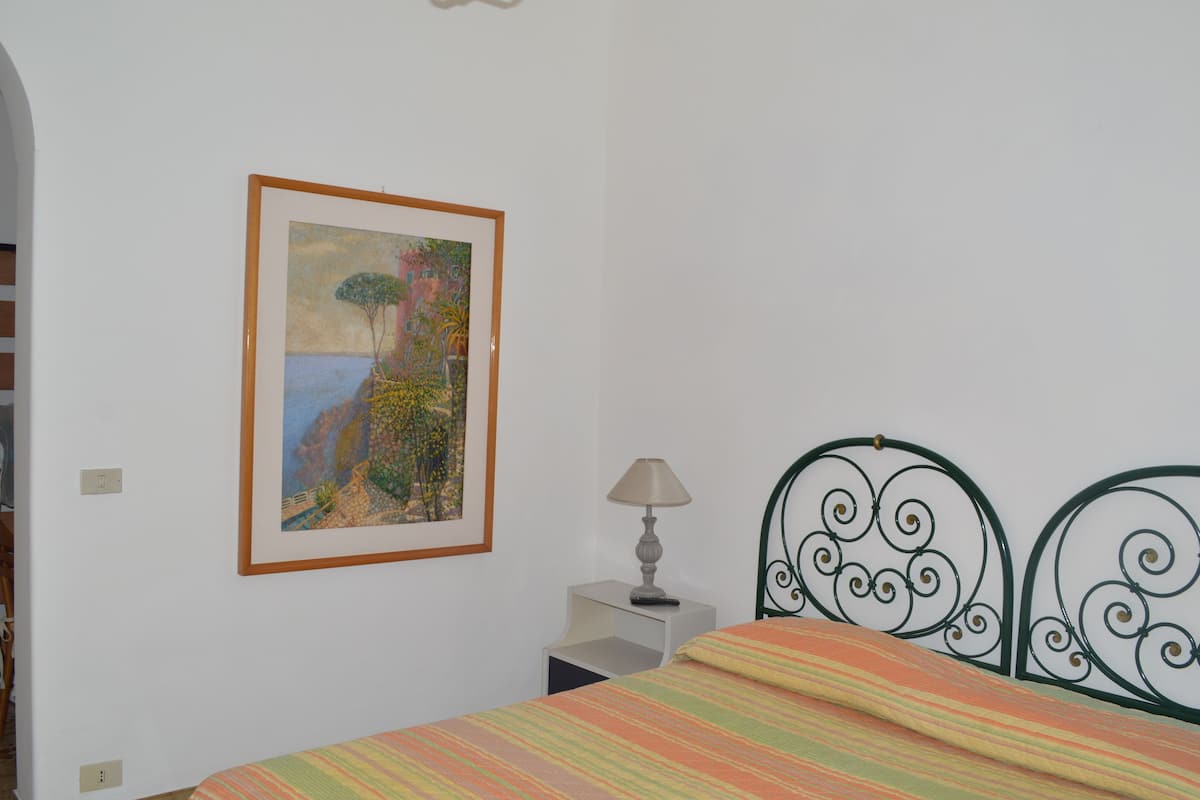 Classic Triple Room | Desk, free WiFi, bed sheets
