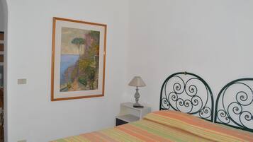 Tripla Classic | Una scrivania, Wi-Fi gratuito, lenzuola