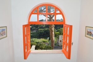 Classic Quadruple Room | Desk, free WiFi, bed sheets