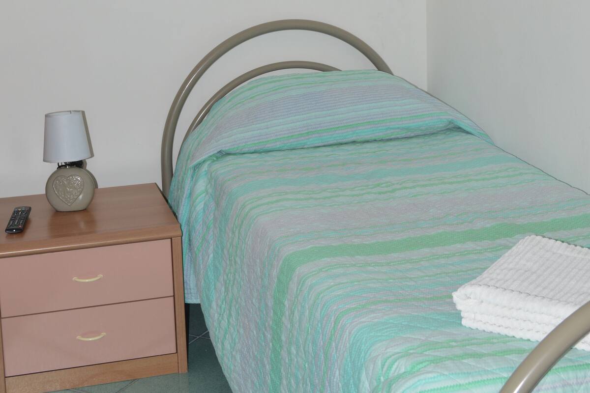 Habitación clásica doble | Escritorio, wifi gratis, ropa de cama