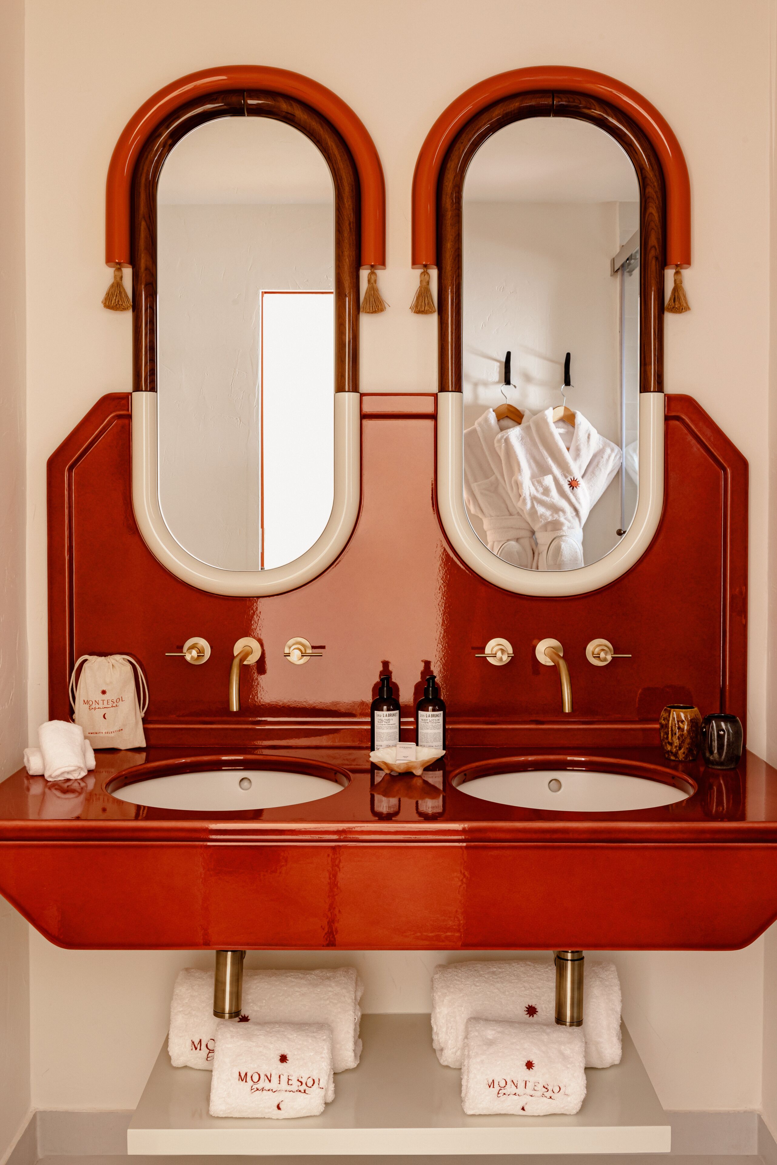 room (vara de rey) | bathroom | shower, free toiletries, hair dryer, bathrobes