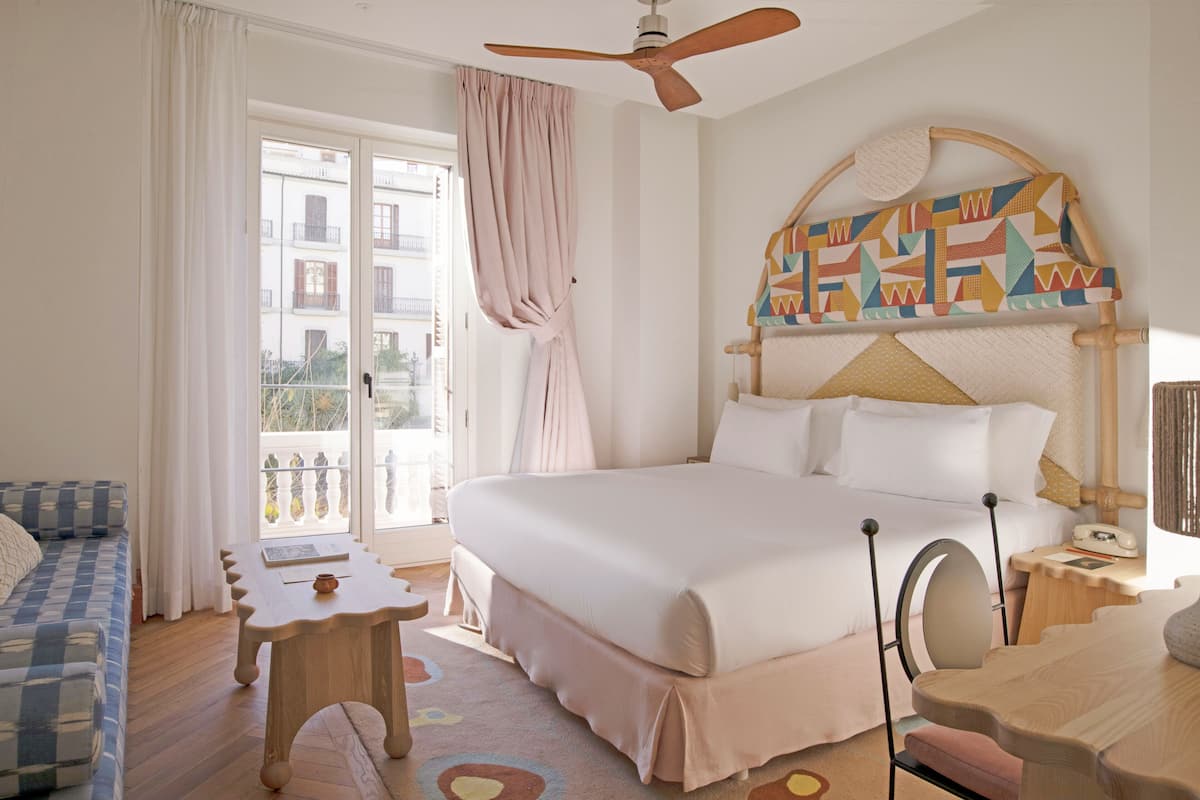 Premium bedding, down duvets, minibar, in-room safe