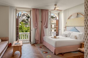 Quarto (Vara De Rey) | Roupas de cama premium, edredons de pluma, frigobar, cofres nos quartos