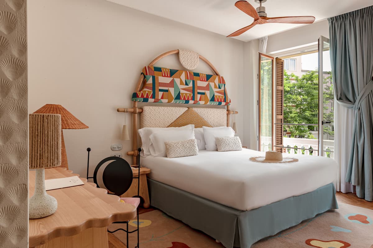 Room (Vara De Rey)