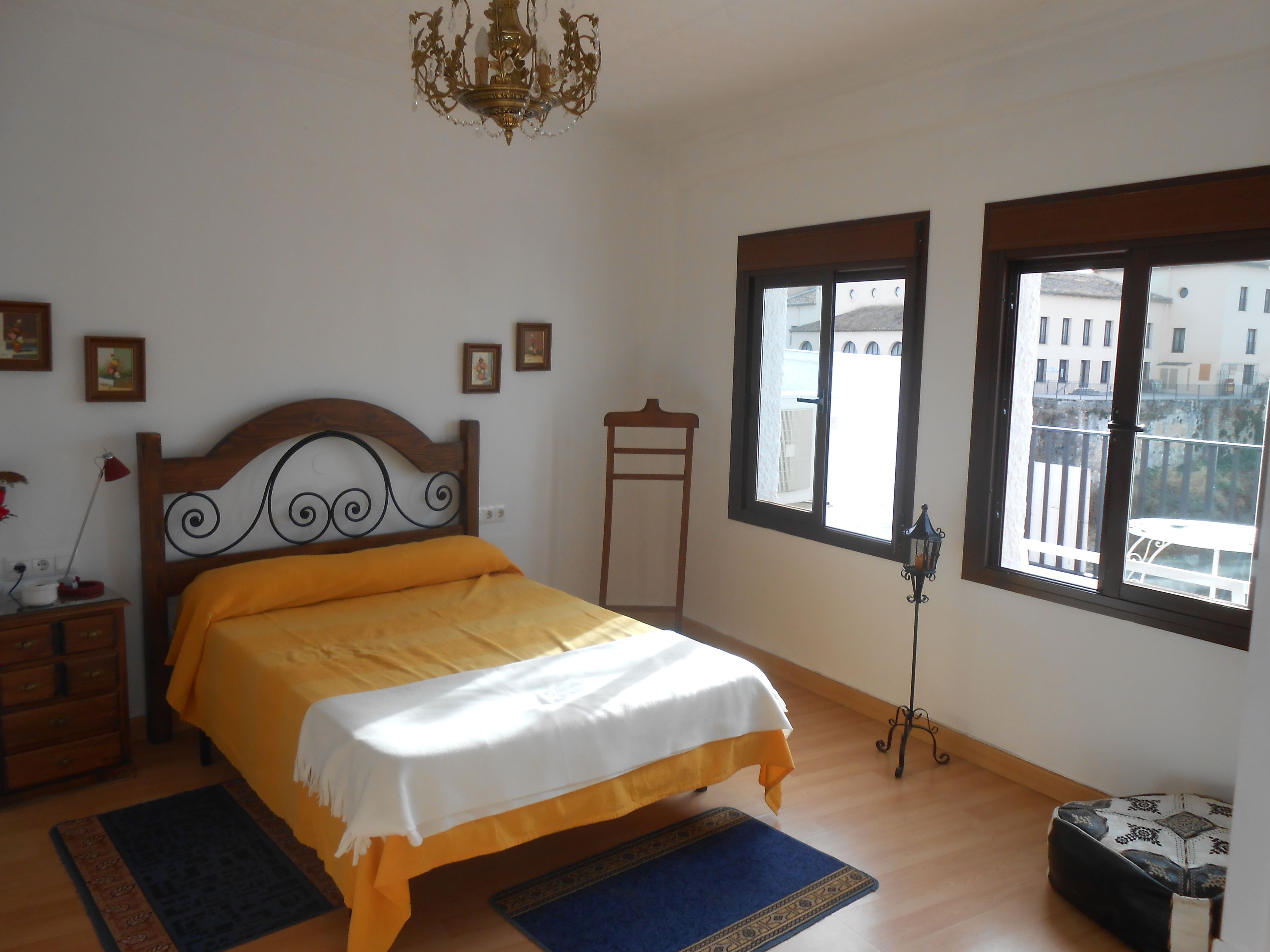 Bureau, rideaux occultants, chambres insonorisées, Wi-Fi gratuit