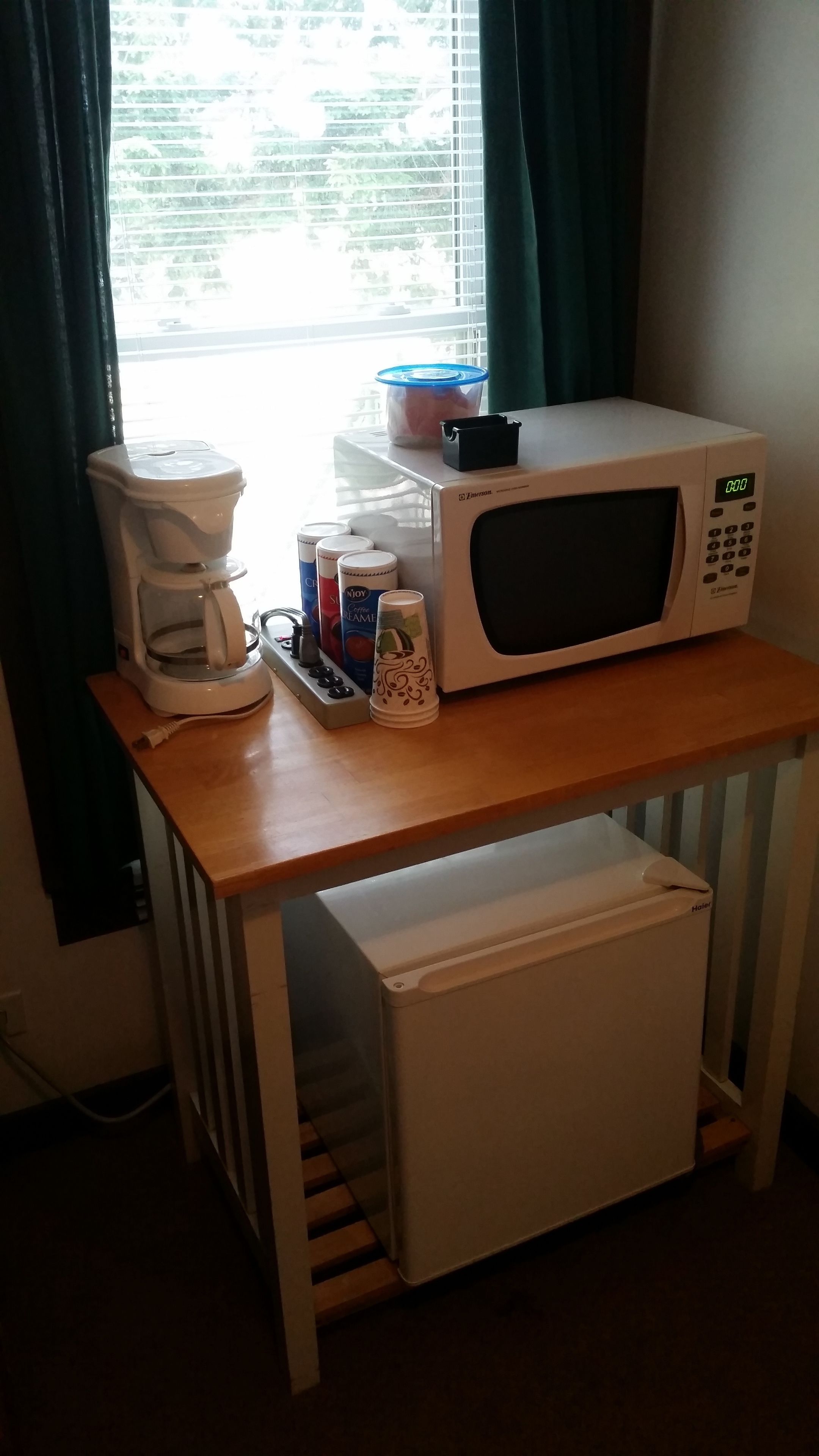 Chambre, plusieurs lits | Mini-réfrigérateur