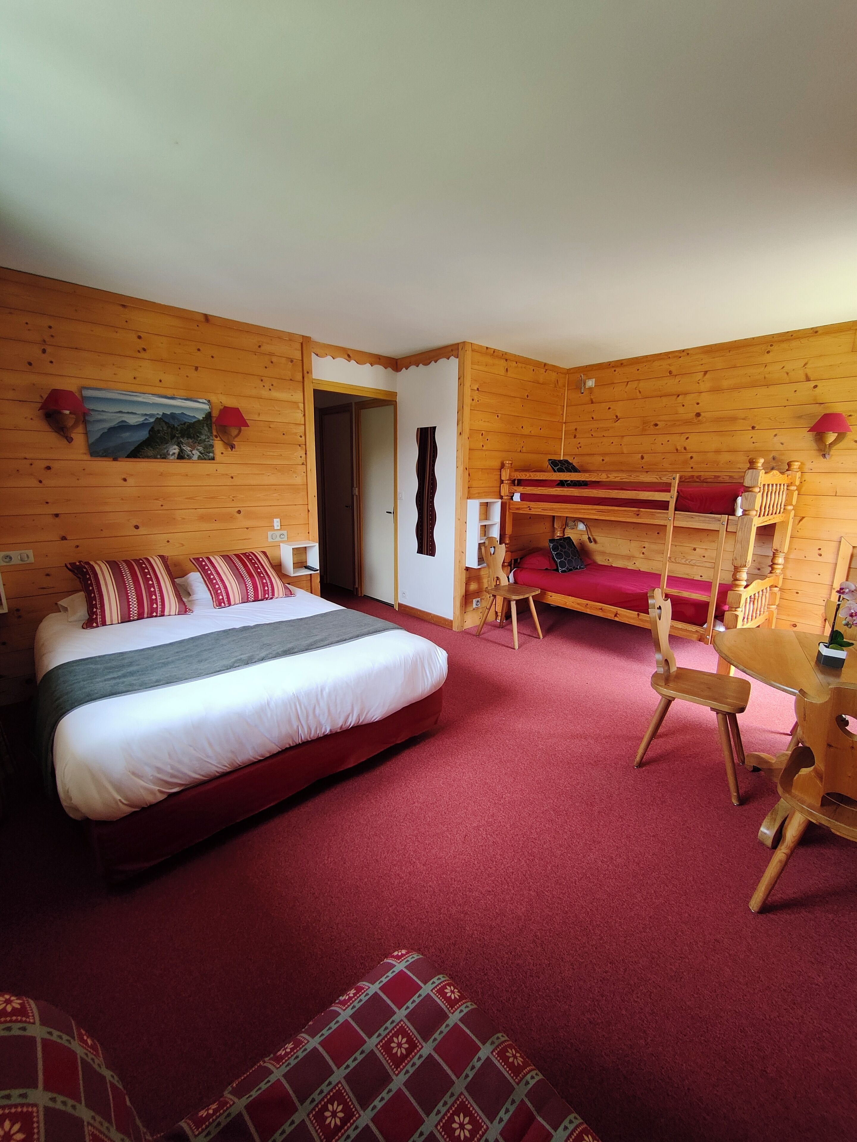 Habitación cuádruple Confort | Escritorio y wifi gratis