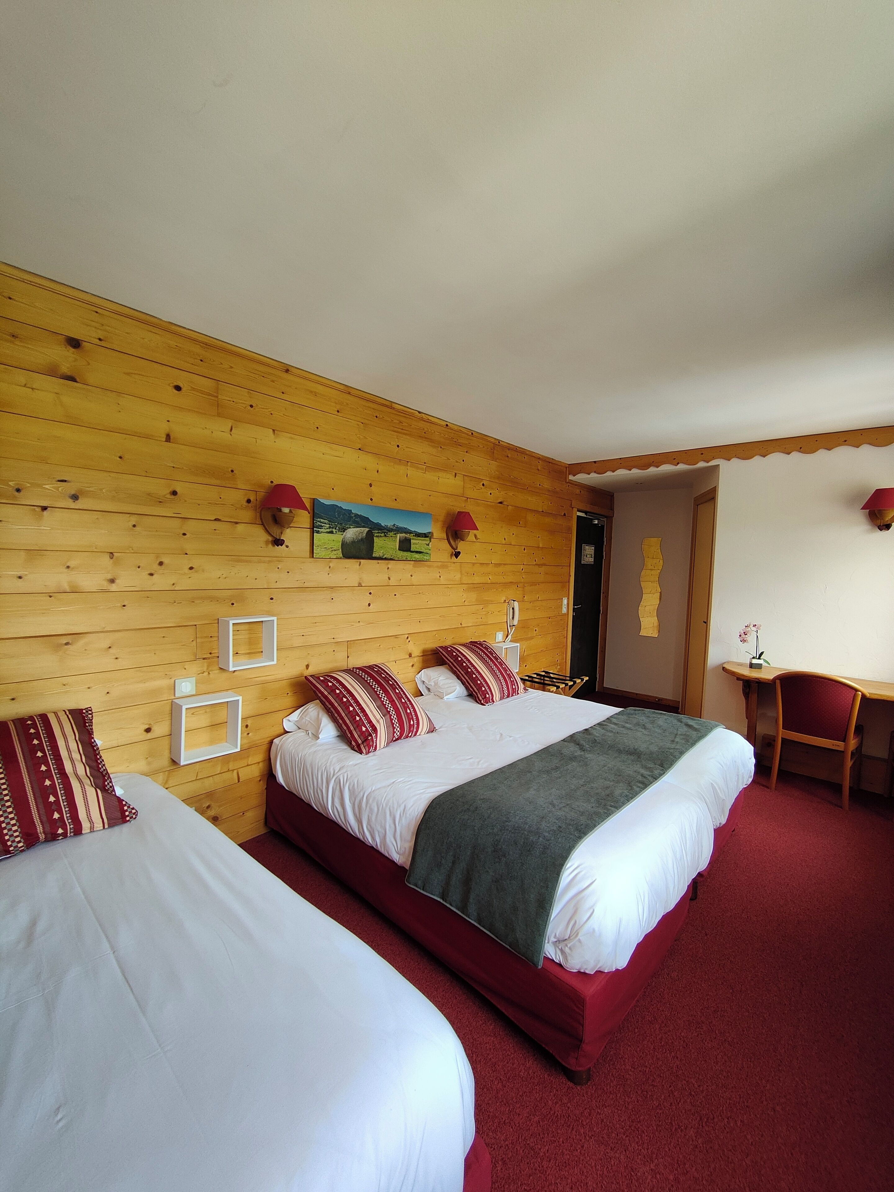 Habitación triple Confort | Escritorio y wifi gratis