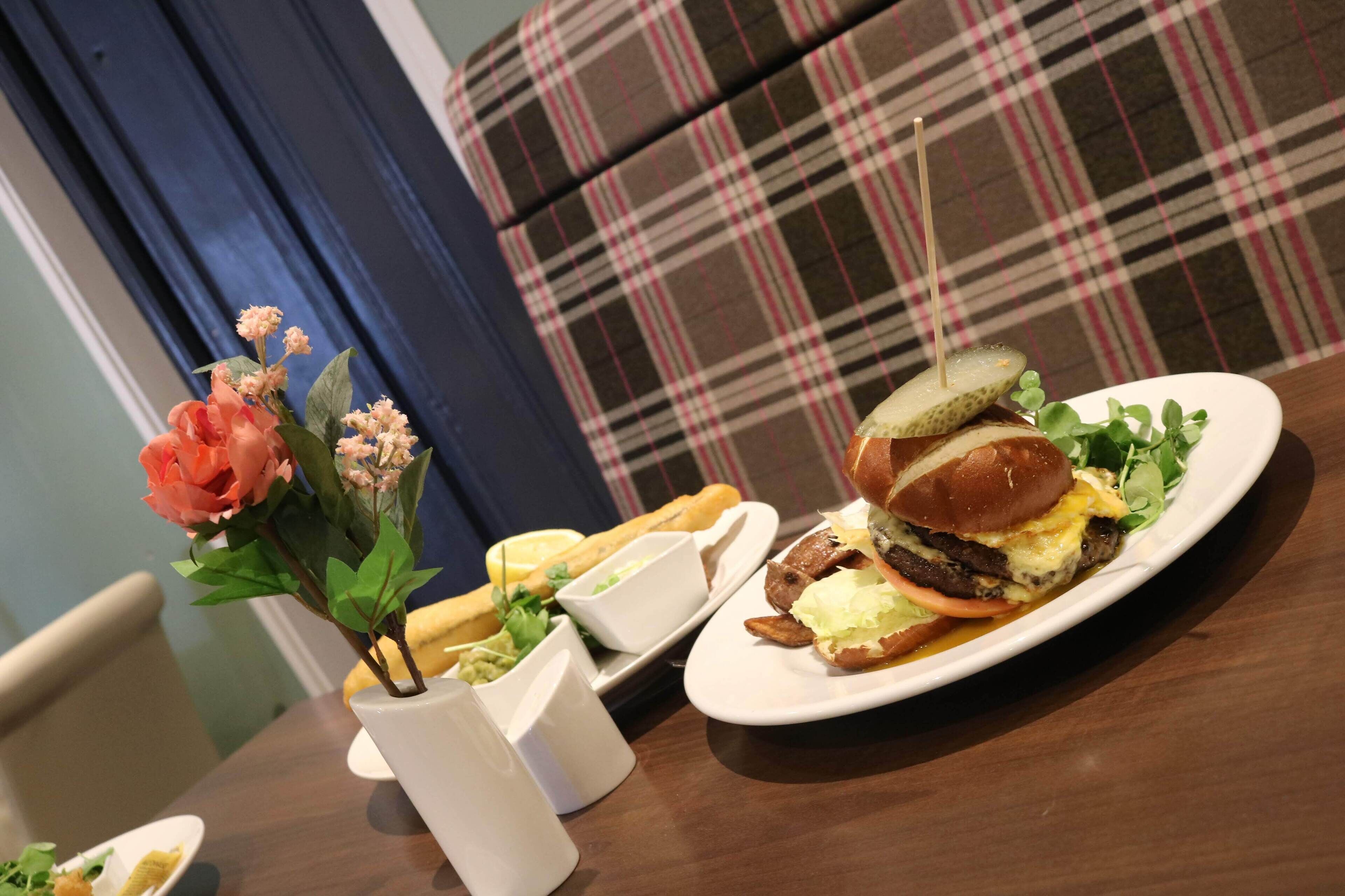 ディナーに営業 (インド料理)