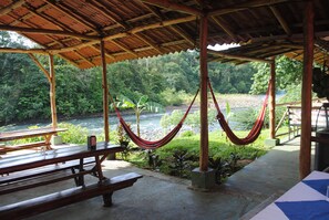 Khu ẩm thực ngoài trời