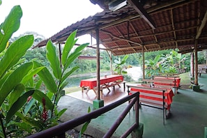 Khu ăn uống