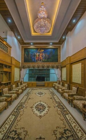 Banquet hall - Hotel Shwe Nann Htike (Pyin Oo Lwin)