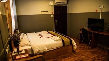 Minibar, desk, soundproofing, free WiFi