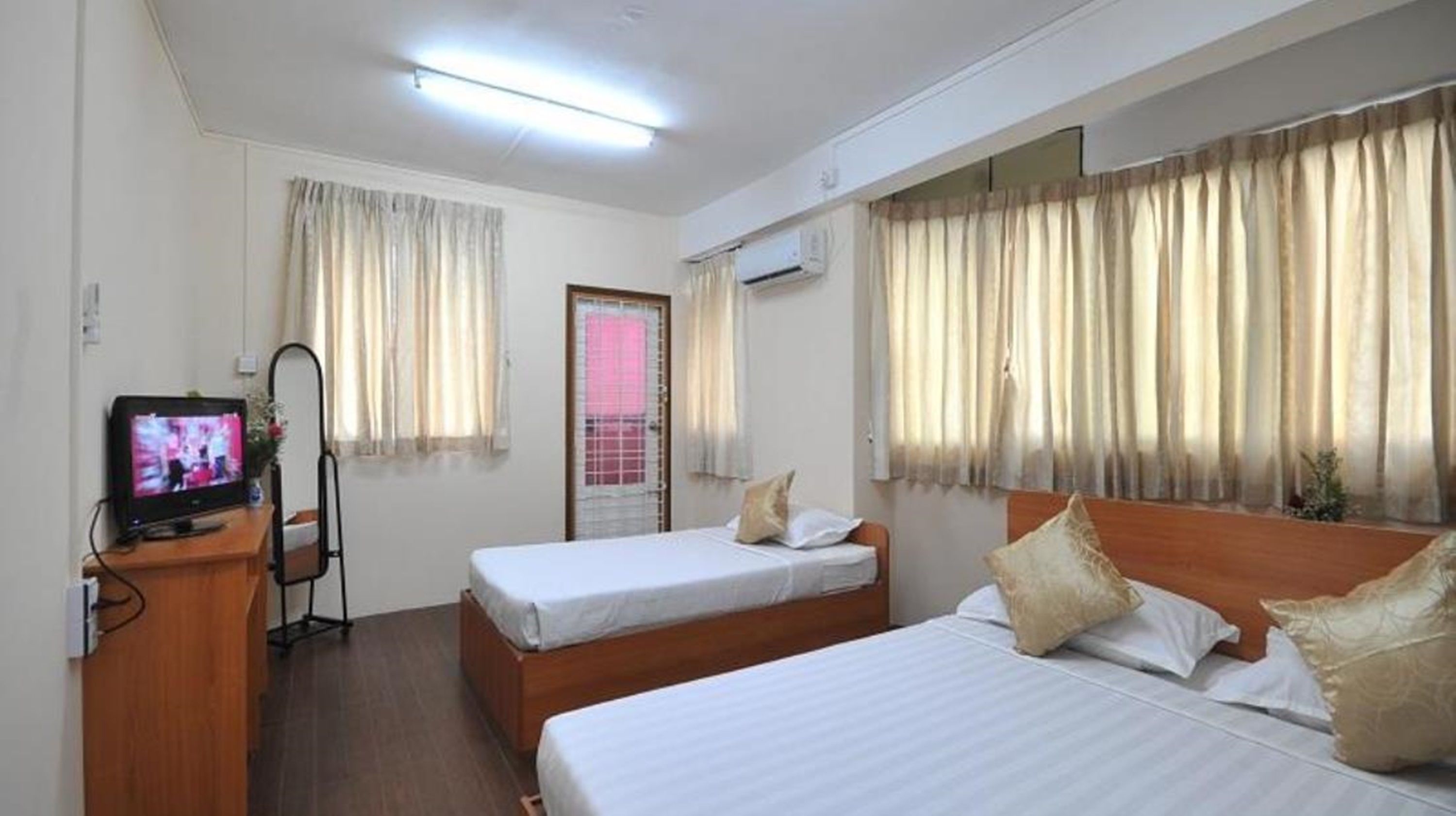 Minibar, desk, soundproofing, free WiFi