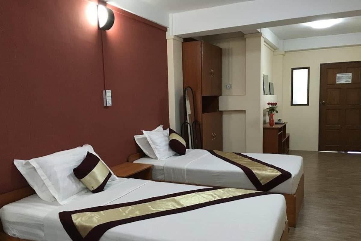 Minibar, desk, soundproofing, WiFi (free)