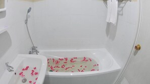 Ducha, artículos de tocador gratuitos, secador de pelo, toallas