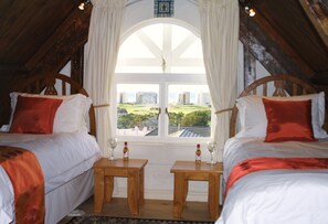 Standard Loft, 1 Bedroom | Premium bedding, in-room safe, individually decorated