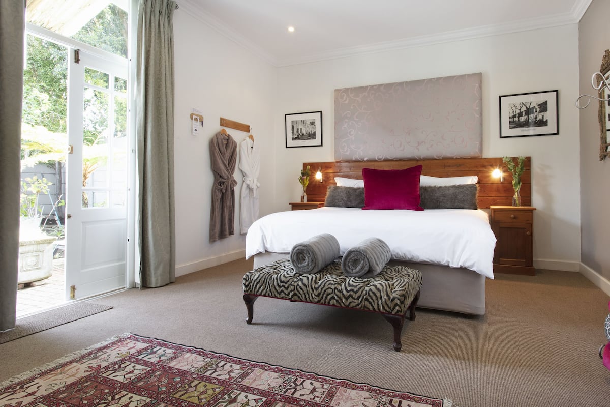 Luxury Double or Twin Room | 1 bedroom, in-room safe, desk, blackout drapes