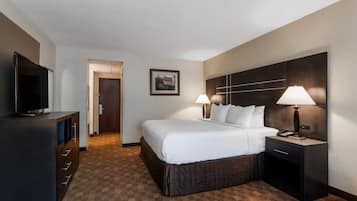 Room, 1 King Bed, Non Smoking | Premium bedding, in-room safe, desk, iron/ironing board