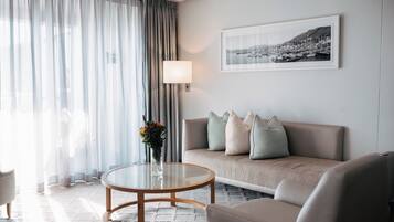 King Suite Marina view | Living area | Flat-screen TV