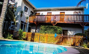 Outdoor pool, pool loungers - On The Estuary (Knysna)