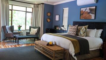 Minibar, in-room safe, individually decorated, individually furnished