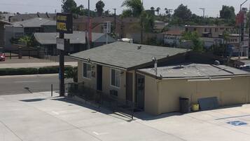 Fachada de la propiedad