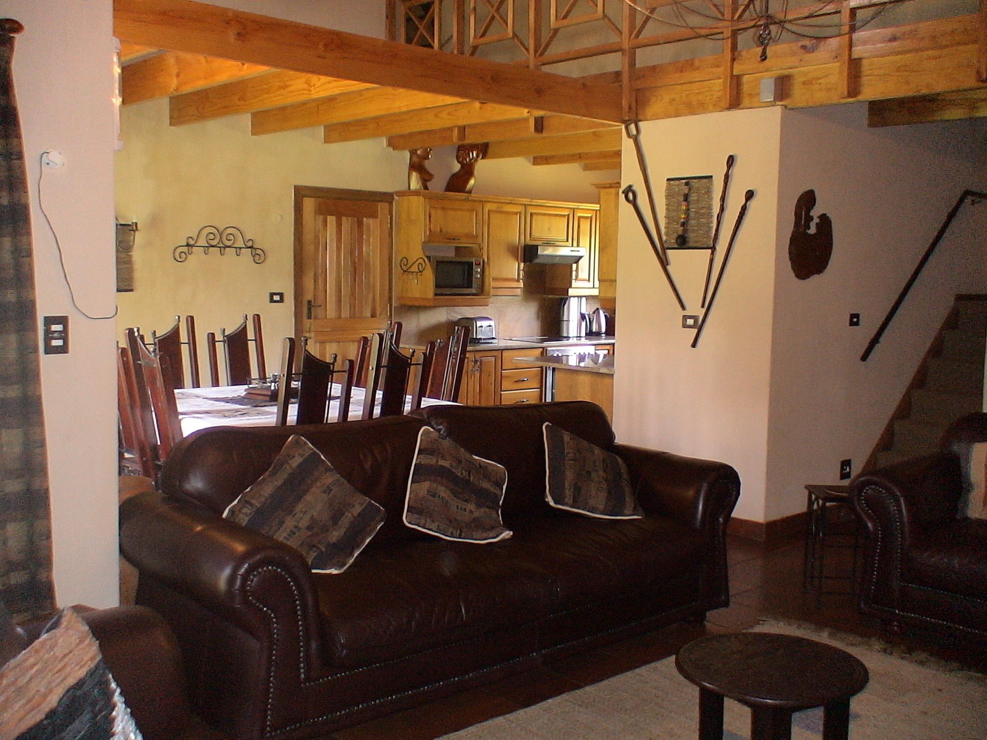 Perhechalet, 4 makuuhuonetta (Dbl-Storey Luxury Chalet 8 Sleeper) | Olohuone | Taulutelevisio, takka, DVD-soitin