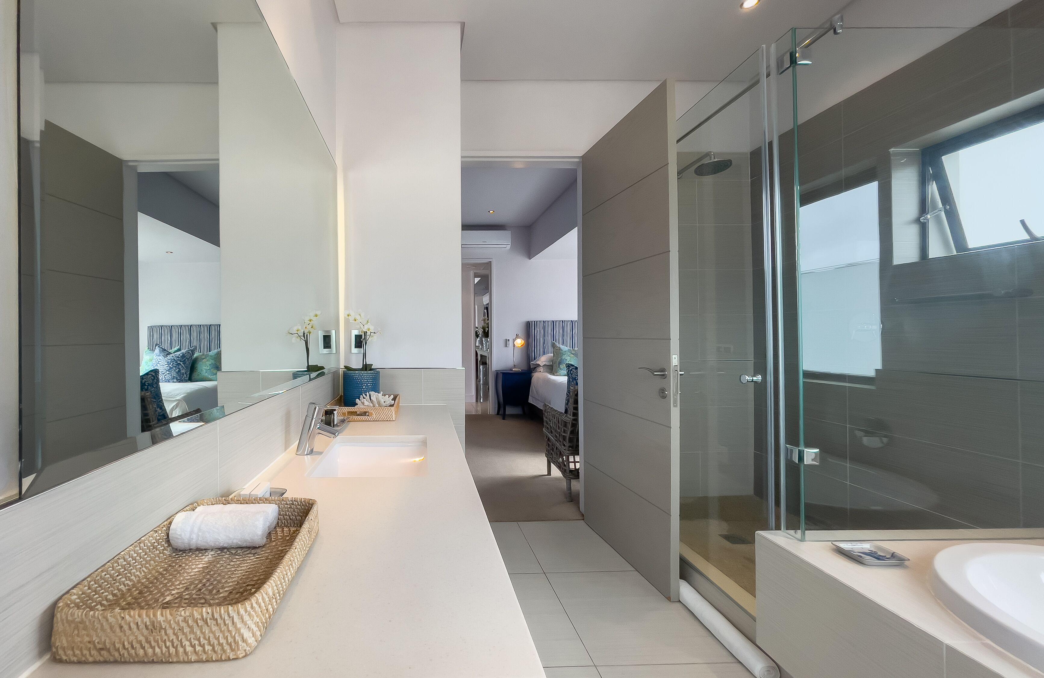 Apartment, 2 Bedrooms (Penthouse) | Bathroom | Free toiletries, hair dryer, towels, shampoo