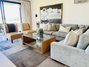 Appartamento Comfort, 2 camere da letto (Apartment 103) | Area soggiorno | TV a schermo piatto, lettore DVD