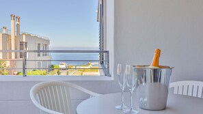 Apartamento superluxo, vista para o mar, de frente para o oceano | Ferros/tábuas de passar roupa, Wi-Fi de cortesia, roupa de cama