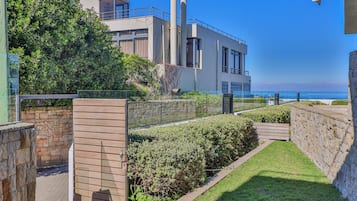 Departamento de lujo, vista al mar, frente al océano | Terraza o patio