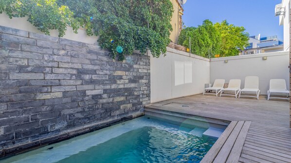 Outdoor pool - Hermanus Luxury Apartments (Hermanus)