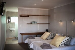1 bedroom - Sweet Thorn Retreat Airport Lodge (Windhoek)
