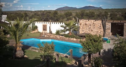 Sweet Thorn Retreat Airport Lodge