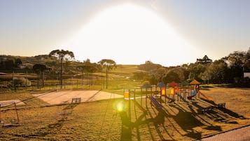Área de juegos infantiles al aire libre