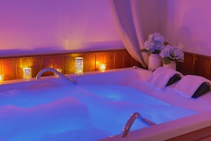 ボディ トリートメント、ボディスクラブ、フェイシャル トリートメント、マニキュアとペディキュア