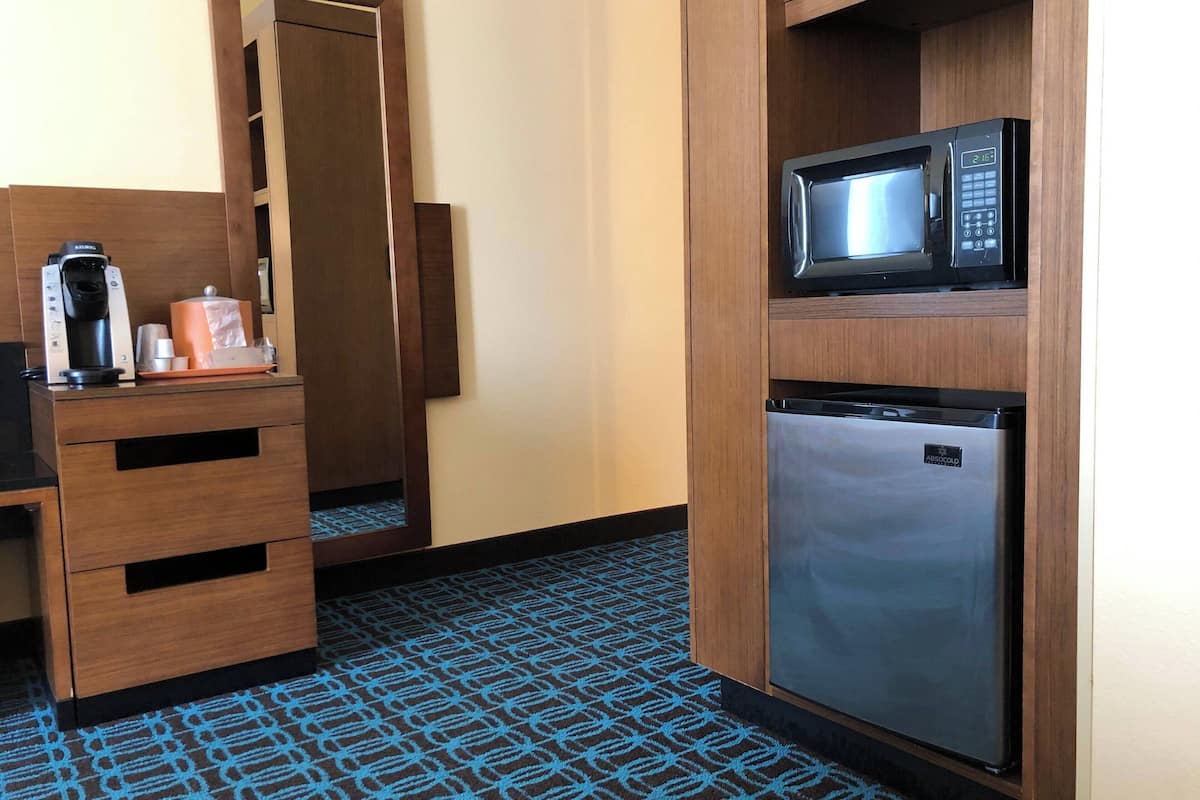 1 bedroom, premium bedding, pillow-top beds, desk