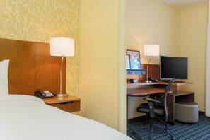 1 bedroom, premium bedding, pillowtop beds, desk - Fairfield Inn & Suites by Marriott Alexandria (Alexandria)