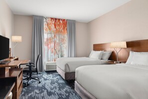 1 chambre, literie de qualité supérieure, surmatelas, bureau