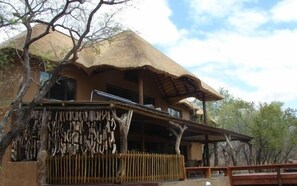 African Reunion | In-room safe, iron/ironing board, WiFi, bed sheets - Marloth Kruger Accommodation (Nkomazi)