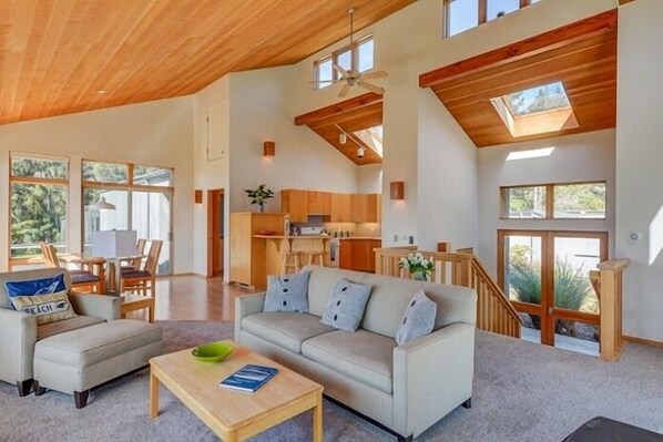 独立别墅, 3 间卧室 | 起居区 | DVD 播放器