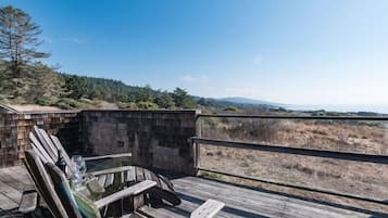 House, 3 Bedrooms, Bathtub, Ocean View (Holmes House Unit 21-86) | Balcony