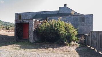 House, 3 Bedrooms, Bathtub, Ocean View (Holmes House Unit 21-86) | Front of property